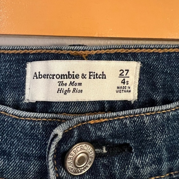 Abercrombie and fitch high rise mom Jeans - Picture 4 of 4